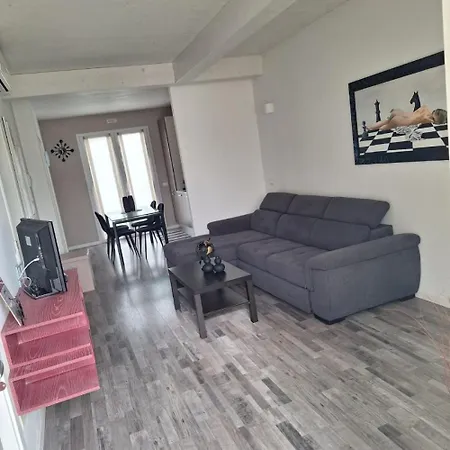 Home Suites Home Pensión 4*