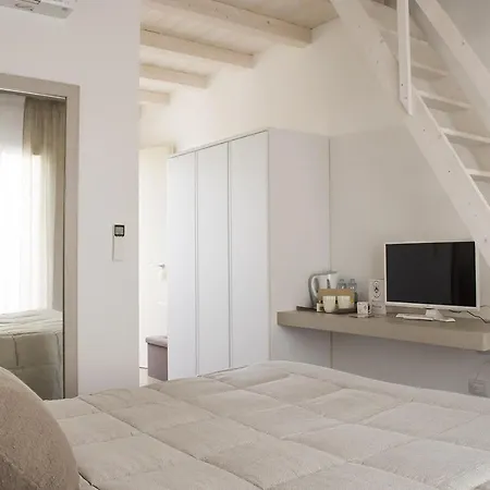 Home Suites Home 4* Salionze