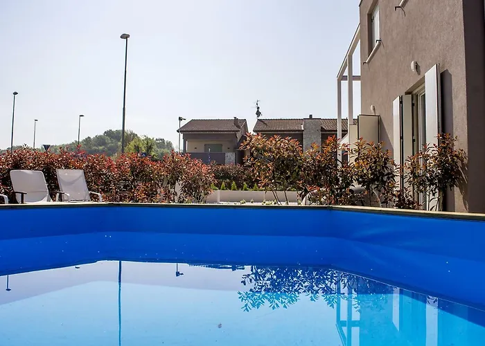 Home Suites Home 4* Salionze