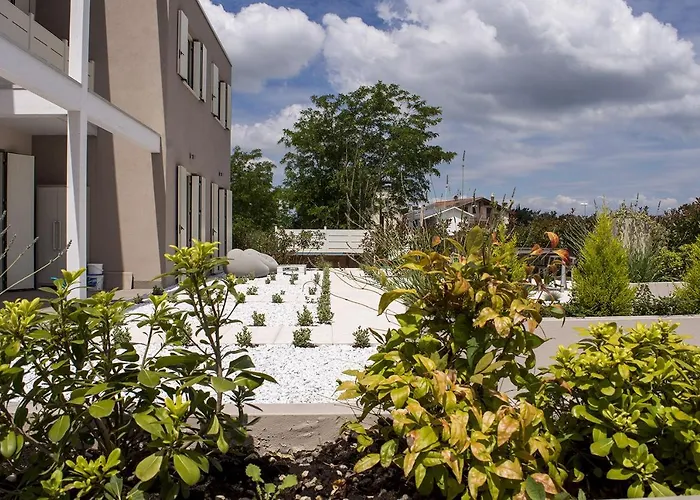 Home Suites Home 4* Salionze