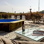 Home Suites Home 4*