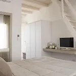 Home Suites Home 4* Salionze