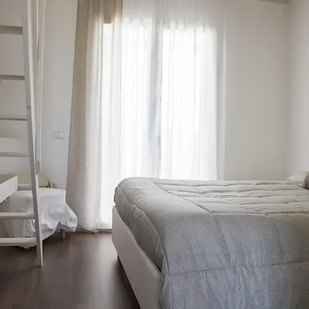 Home Suites Home Гостевой дом 4*