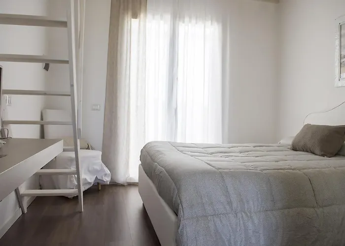 Home Suites Home Pensionat 4*