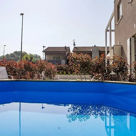 Home Suites Home 2* Salionze