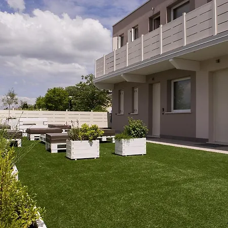 Guest house Home Suites Home 2*