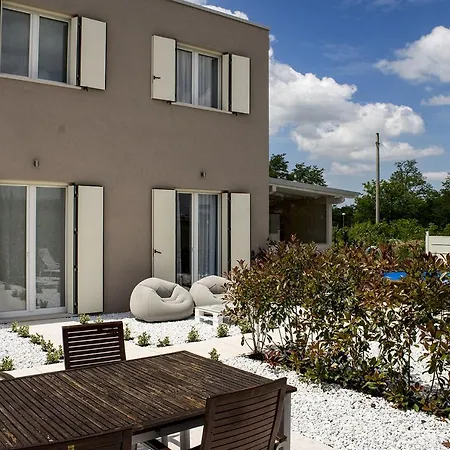 Home Suites Home 2* Salionze