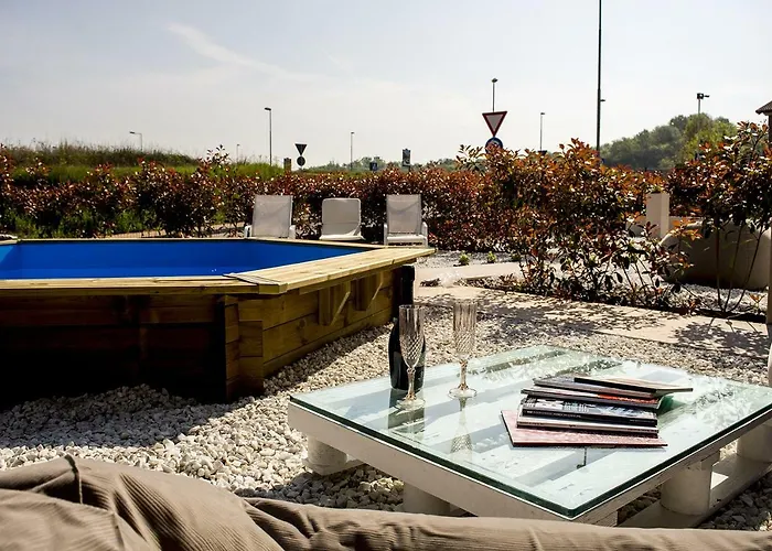 Home Suites Home 4*
